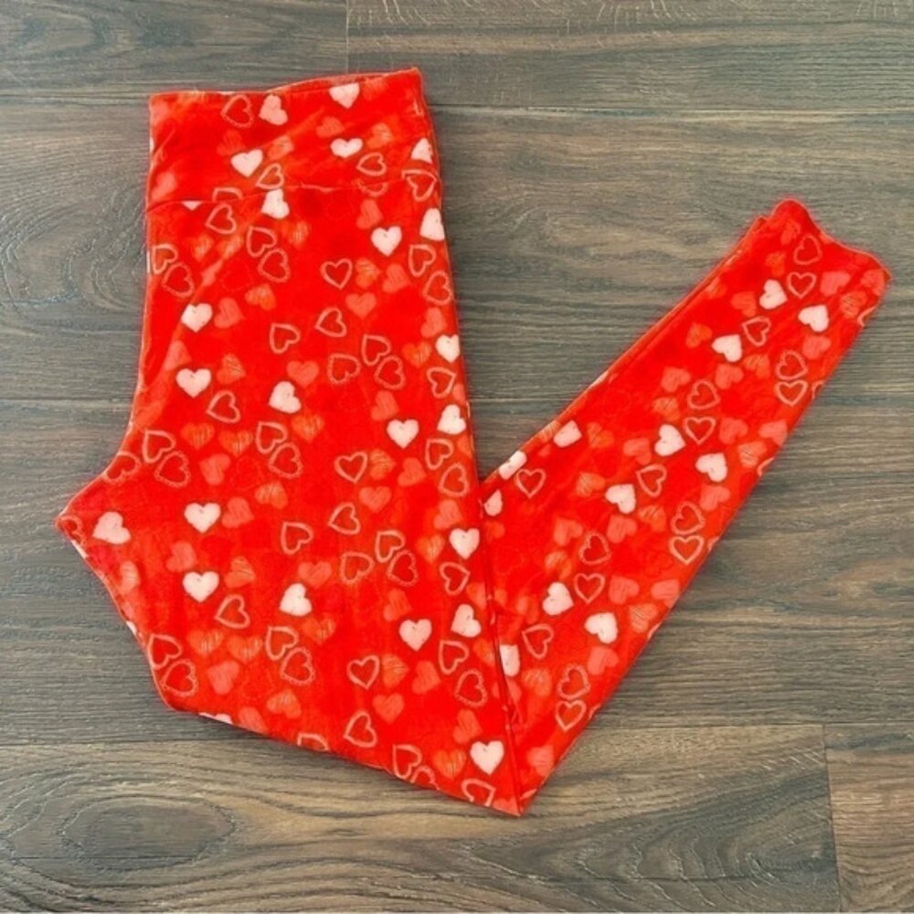 Lularoe TC leggings red hearts design